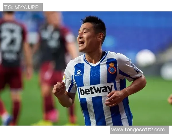 武磊赛场爆发小插曲，裁判如何处理？